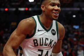 字母哥在公牛比赛中锐不可当，出色发挥引发热议！全场沸腾不已的简单介绍