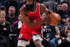 乐鱼体育平台包含今夜菲尼克斯太阳调整名单以备NBA季后赛，刷新队史纪录环节打磨，管理层满意，球探报告显示潜力的词条