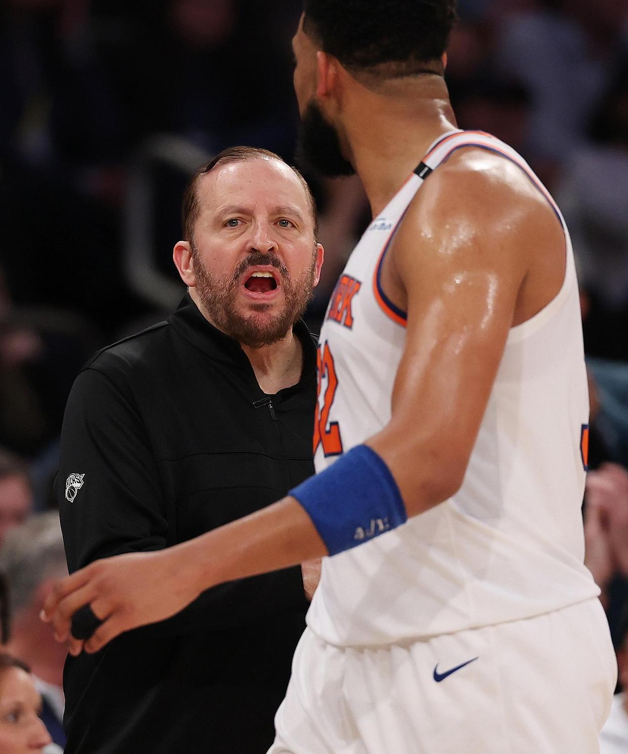 加时末段欧篮联传出新动向，纽约尼克斯篮板制胜，管理层表态：更衣室稳定，控场能力受关注的简单介绍