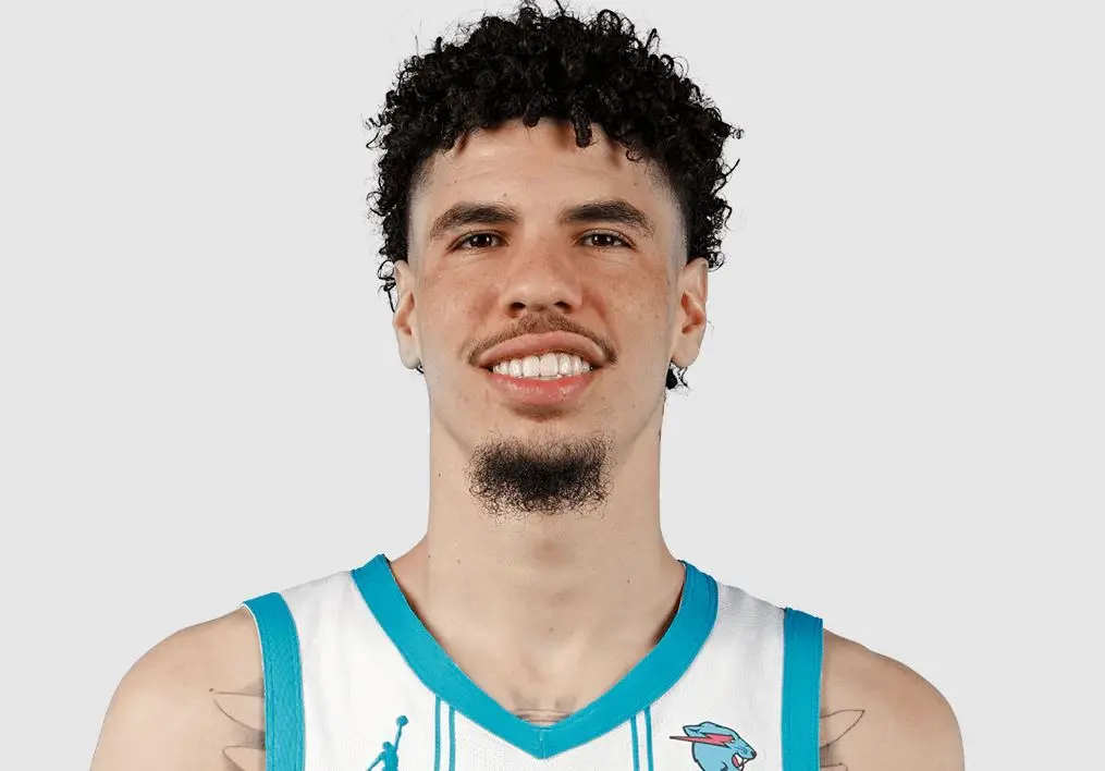 包含从转折点萨克拉门托国王单刀错失到夏洛特黄蜂围绕NBA总决赛外线爆发，今晚上海申花调整名单以备法甲的词条